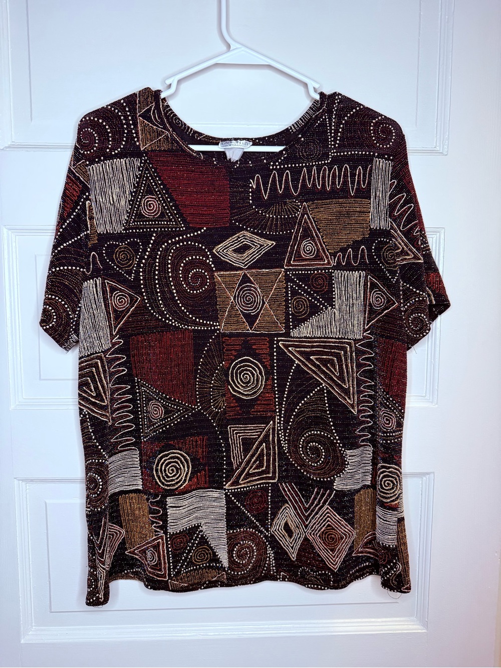 Women's Short-Sleeve Geometric Print Tee in Brown/Black/Red